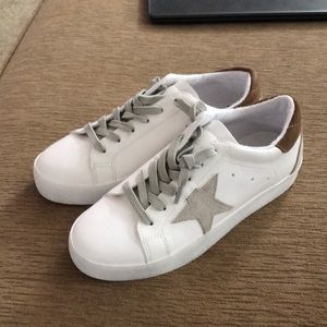 Kell Parker Landon tennis shoes.